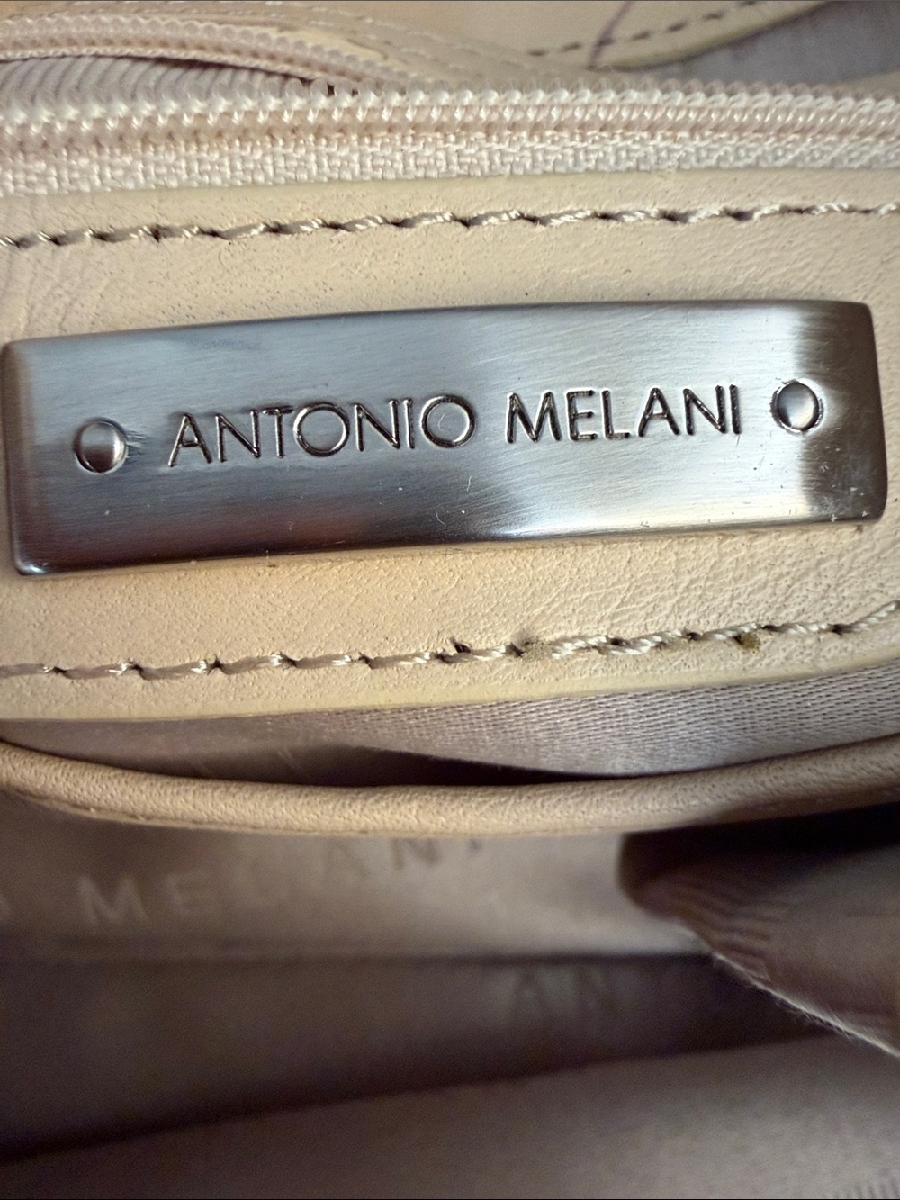 ANTONIO MELANI Cream Leather Gathered Shoulder Tote - Picture 6 of 7